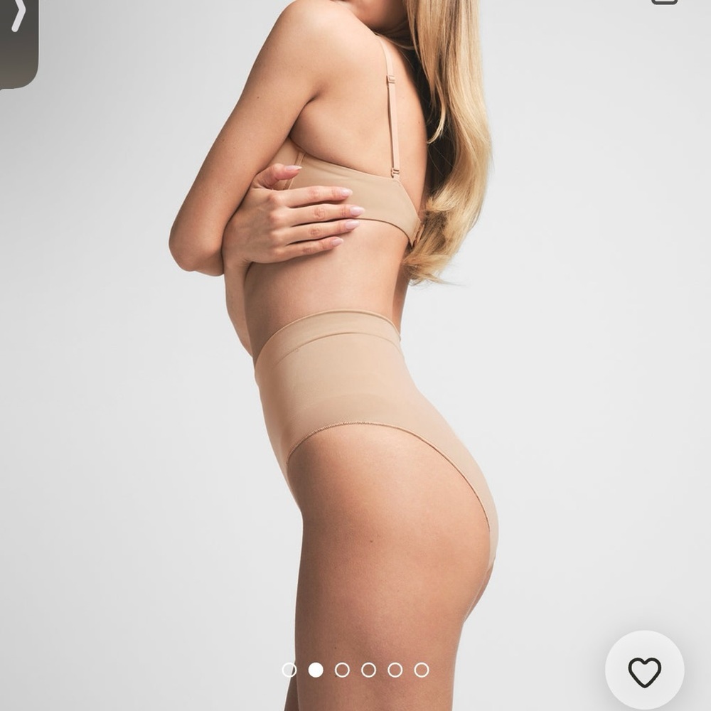 Skims seamless sculpt mid waist brief - Picture 2 of 4